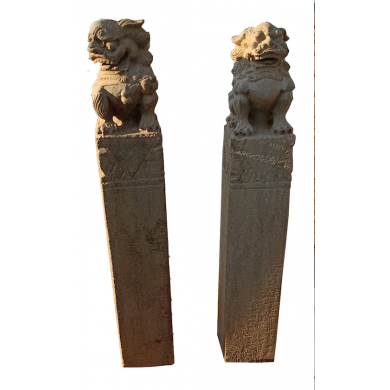 Fu Dog Tempel Löwe Paar Marmor auf Säule Bildhauerarbeit