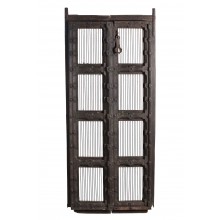 Holzverarbeitete Tür mit eisernen Gitter Elementen