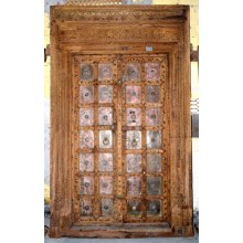 Erstklassige Holztür aus Indien mit Einlegearbeiten veredelt.