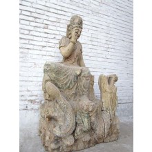 Chinesische Holzskulptur der Göttin Guanyin mit Drachen