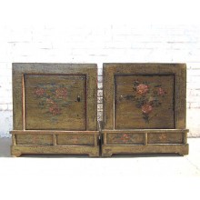 Mongolei zwei Nachttische Kommoden Paar used Optik dunkles vintage Holz florale Bemalung