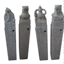 Fu Dog  Quadriga Mythen Figuren Sandstein auf Säule Bildhauerarbeit
