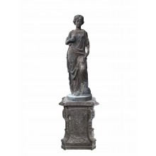 Statue Schnitterin mit Sichel auf Sockel antikbrauner Gusseisen Klassik