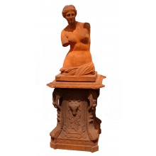 Venus von Milo auf Sockel kleine Skulptur Gusseisen rostfarben auf Sockel