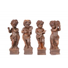 Vier Faune musizierend kleine Skulpturen Gußeisen rostbraun