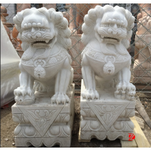 Asien Drachen Paar Skulptur sitzend auf Sockeln weißer Marmor