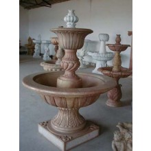 Wasserspeier Wandrelief Brunnen barocker Stil heller Marmor