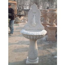 Antiker Wandbrunnen auf Sockel halbrunde Schale weißer Marmor